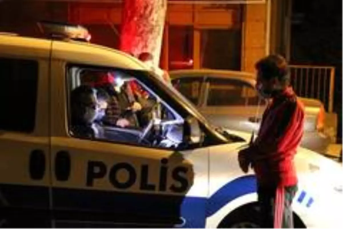 İki genç, yasağın kalkmasına dakikalar kala ceza yedi