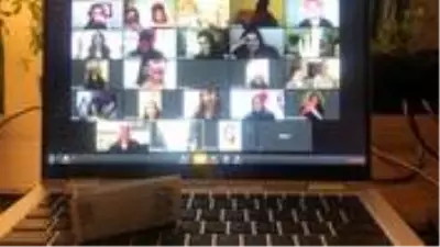 Gürültü ihbarı alan polis, korona günlerinde online düzenlenen kına gecesi ile karşılaştı.