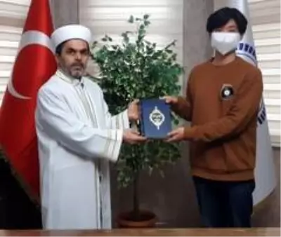 Beykoz'da yaşayan Güney Koreli genç Müslüman oldu Beykoz'da yaşayan Güney Koreli genç Müslüman oldu