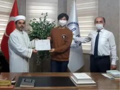 Beykoz'da yaşayan Güney Koreli genç Müslüman oldu Beykoz'da yaşayan Güney Koreli genç Müslüman oldu
