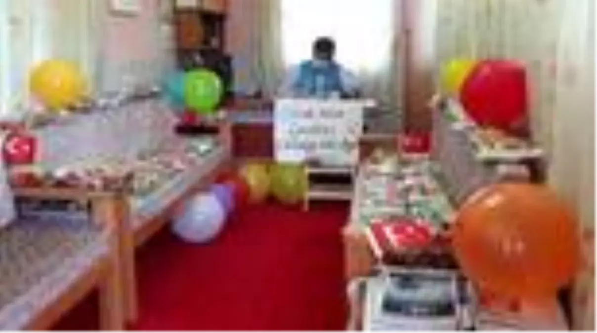 Cami imamından çocuklara 23 Nisan hediyesi