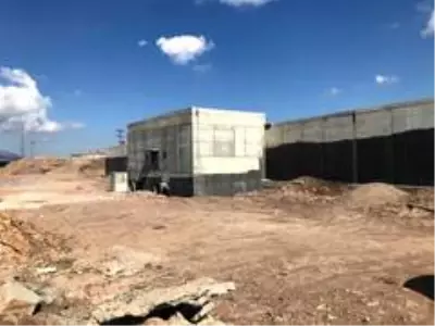Elazığ'ın içme suyu projesinde ana isale hattında son 700 metre Elazığ'ın içme suyu projesinde ana isale hattında son 700 metre