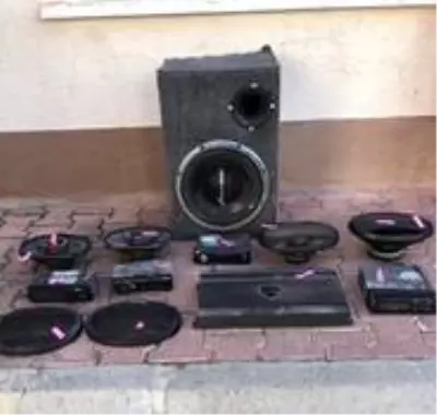 Ev ve arabadan hırsızlık yapan iki kardeş tutuklandı Ev ve arabadan hırsızlık yapan iki kardeş tutuklandı