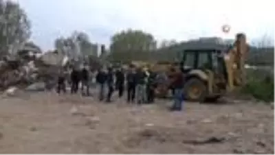 Hafriyat döküm alanında çuval içerisinde çürümüş ceset bulundu Hafriyat döküm alanında çuval içerisinde çürümüş ceset bulundu