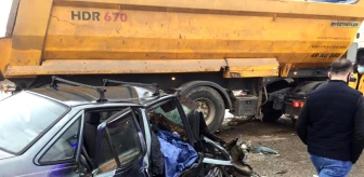 Hafriyat kamyonu ile otomobil çarpıştı: 1 ölü, 3 yaralı