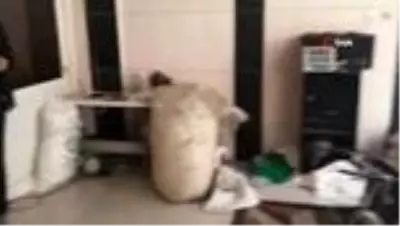 Kaçak maske üretenlere zabıta baskını Kaçak maske üretenlere zabıta baskını