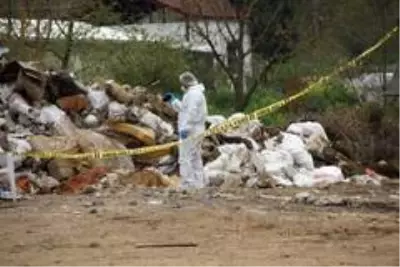 Kocaeli'de hafriyat döküm alanında çuval içerisinde çürümüş ceset bulundu Kocaeli'de hafriyat döküm alanında çuval içerisinde çürümüş ceset bulundu