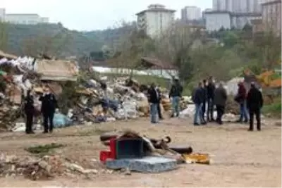 Kocaeli'de hafriyat döküm alanında çuval içerisinde çürümüş ceset bulundu Kocaeli'de hafriyat döküm alanında çuval içerisinde çürümüş ceset bulundu