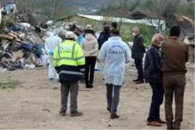Kocaeli'de hafriyat döküm alanında çuval içerisinde çürümüş ceset bulundu Kocaeli'de hafriyat döküm alanında çuval içerisinde çürümüş ceset bulundu