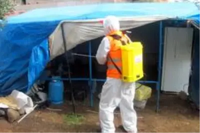 Mevsimlik tarım işçilerinin çadırları dezenfekte edildi Mevsimlik tarım işçilerinin çadırları dezenfekte edildi