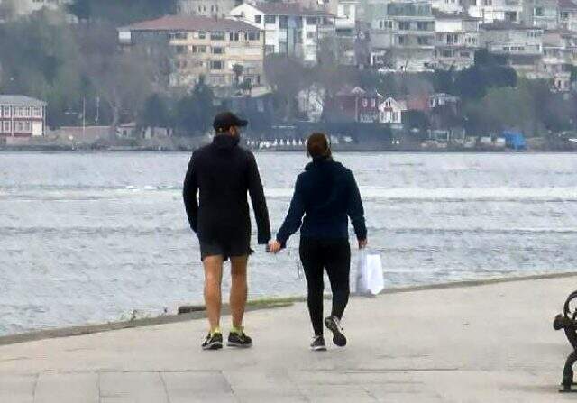 Sahil şeritlerindeki yasağa rağmen Bebek Sahili'nde yürüyenler kameralara takıldı