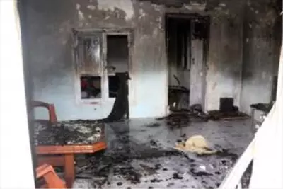 Adana'da ailesi ile tartışan kişi evini ateşe verdi Adana'da ailesi ile tartışan kişi evini ateşe verdi
