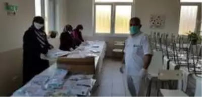 Almanya'daki Karabüklü gurbetçiler sağlıkçılar için maske dikti Almanya'daki Karabüklü gurbetçiler sağlıkçılar için maske dikti
