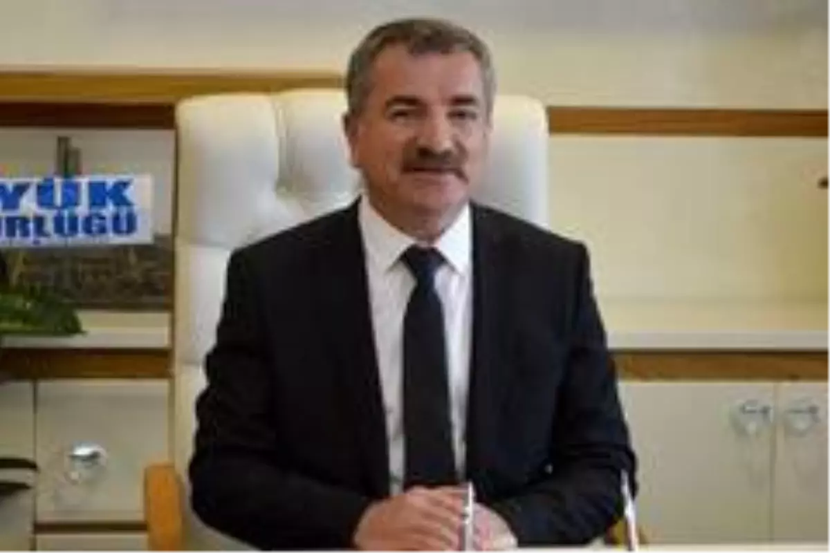 Başkan Özdemir: 'Hemşehrilerimizi 23 Nisan saat 21.00'de balkonlarına davet ediyorum'