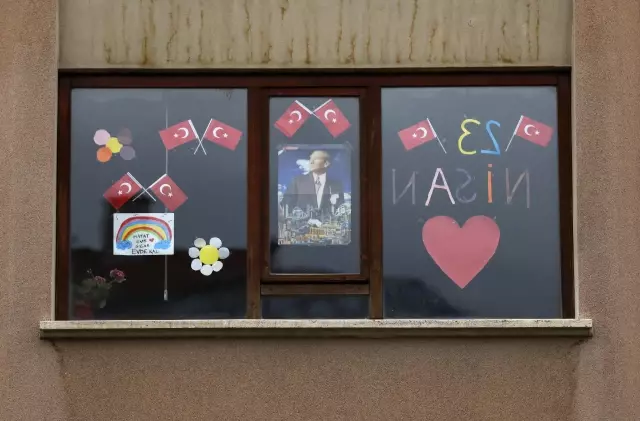 Başkentte evler 23 Nisan için bayraklarla süslendi haberi fotografı