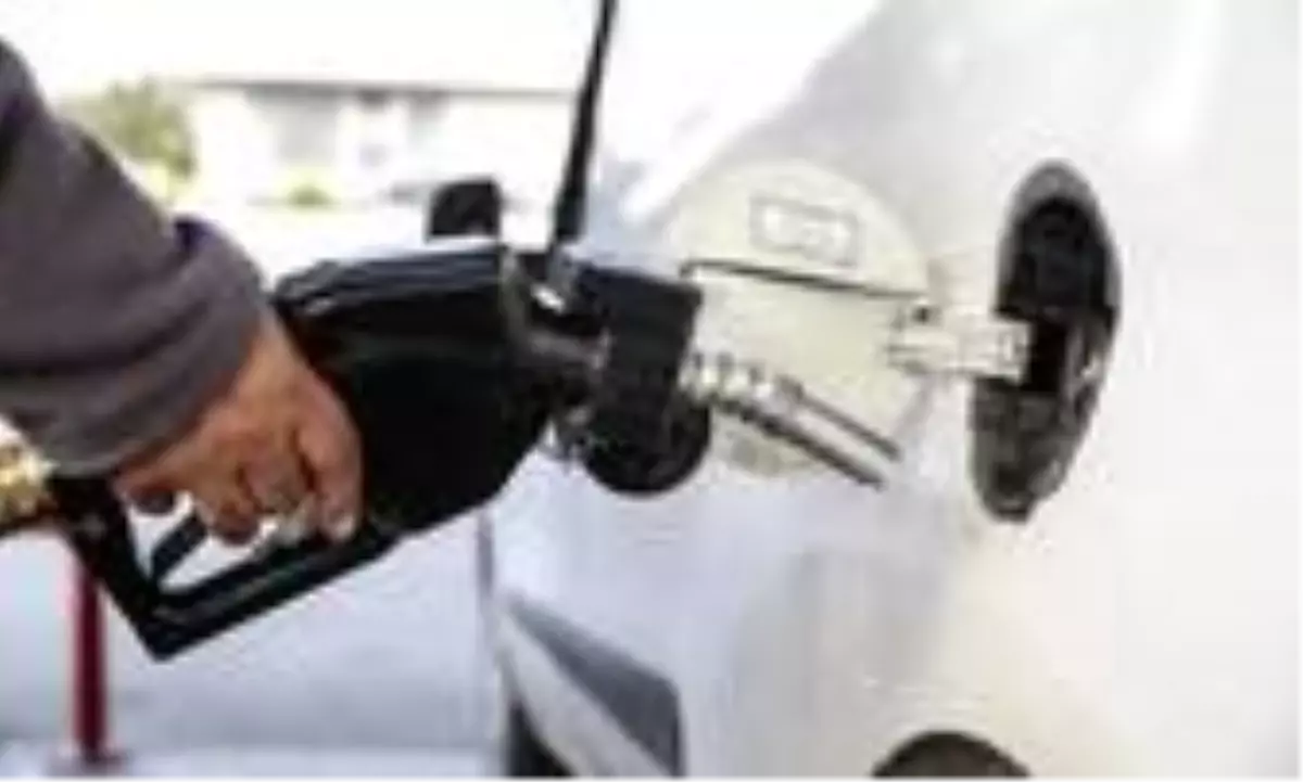 Benzine 31 kuruş, motorine 41 kuruş indirim