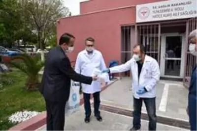 Büyükşehirden sağlıkçılara, polislere ve fırıncılara maske