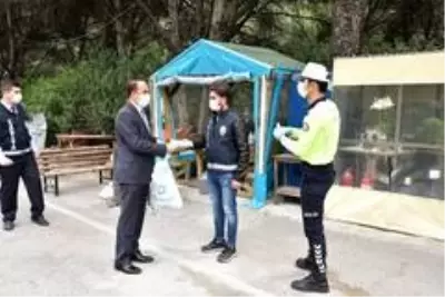Büyükşehirden sağlıkçılara, polislere ve fırıncılara maske