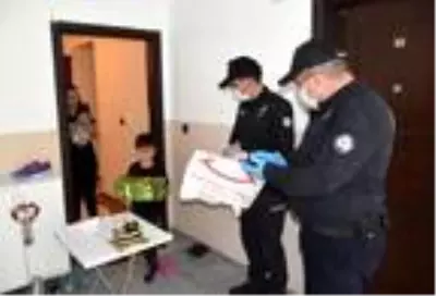 Büyüyünce polis olmak isteyen Poyraz'a, polislerden doğum günü sürprizi Büyüyünce polis olmak isteyen Poyraz'a, polislerden doğum günü sürprizi