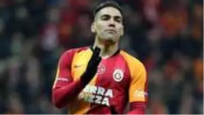Galatasaray'da maaş indirimine yanaşmayan Falcao'nun gönderilmesi gündemde Galatasaray'da maaş indirimine yanaşmayan Falcao'nun gönderilmesi gündemde