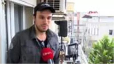 İzmirli grup balkondan verdiği konserle evdekilere moral veriyor