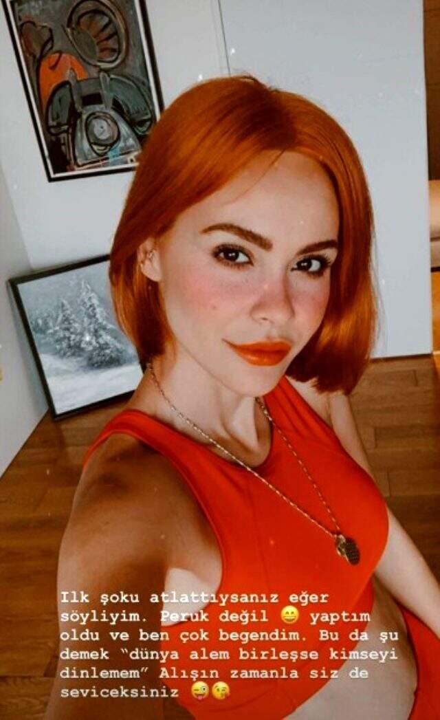 Karantinada sıkılan Zeynep Demirel, yıllardır koyu renk kullandığı saçlarını bakıra boyadı.