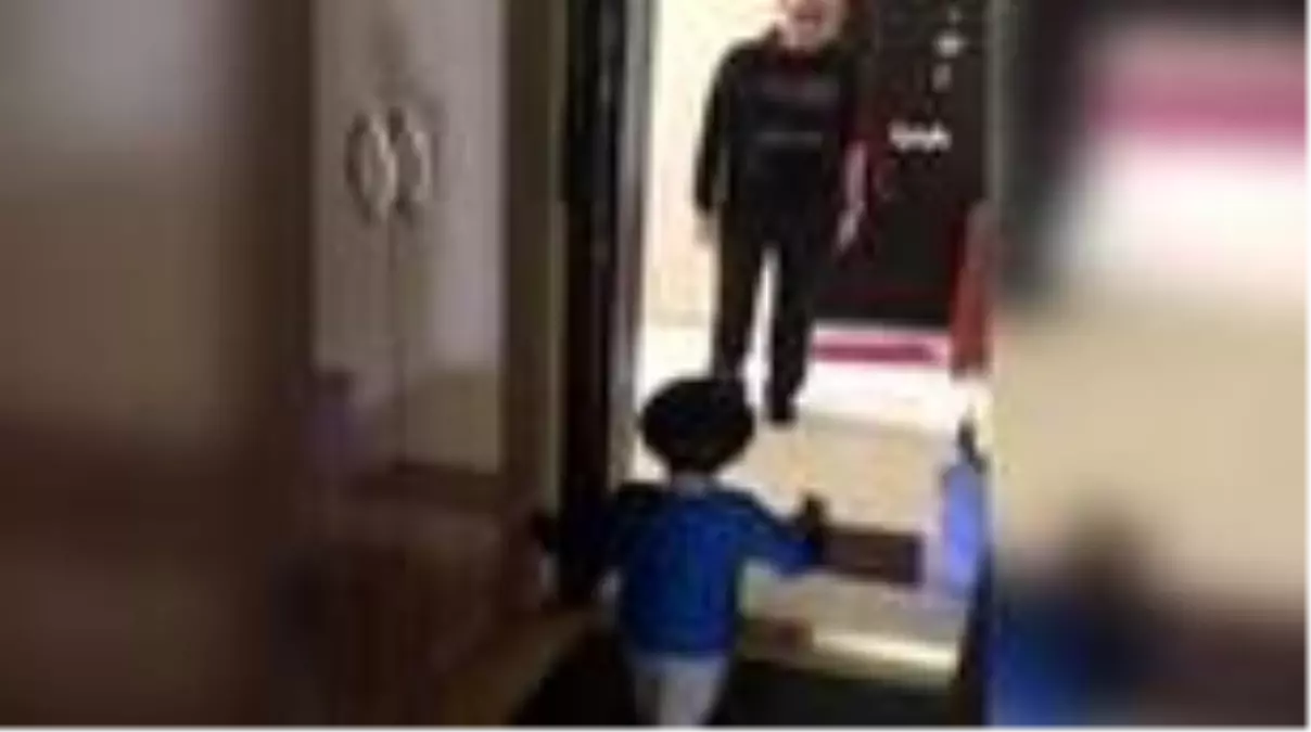Korona virüs hastalarıyla ilgilenen doktorun çocuğuna sarılamadığı anlar yürek burktu