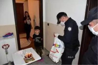 Marmaris polisinden gelecekteki meslektaşları için sürpriz pasta Marmaris polisinden gelecekteki meslektaşları için sürpriz pasta