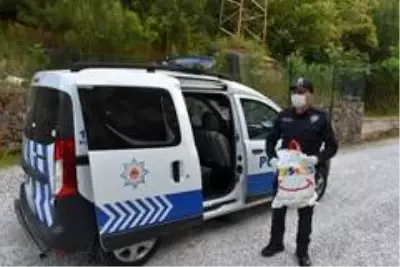 Marmaris polisinden gelecekteki meslektaşları için sürpriz pasta Marmaris polisinden gelecekteki meslektaşları için sürpriz pasta