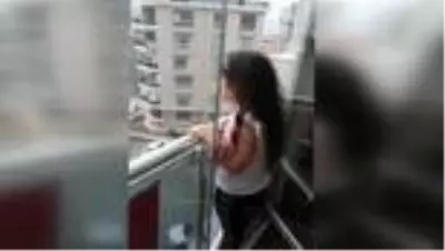 Minik Aysima evinin balkonundan 23 Nisan bayram coşkusunu paylaştı - SİNOP