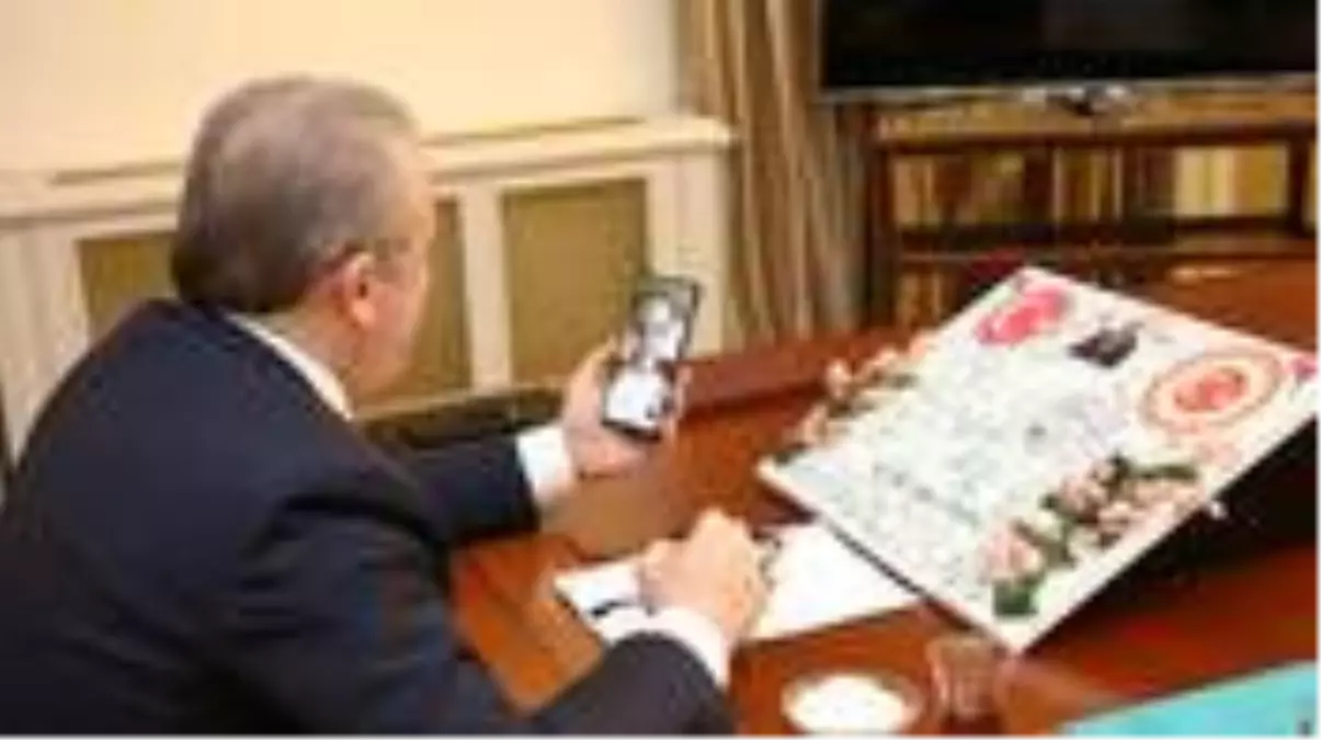 Minik öğrenciden TBMM Başkanı Şentop'a 23 Nisan hediyesi