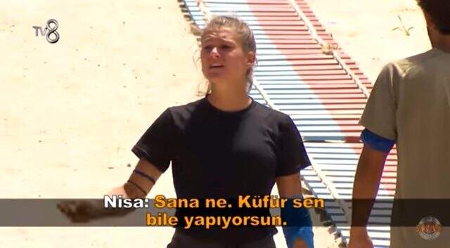 Sercan'ın Mert ile tartışan Nisa'nın arkasından yaptığı el hareketi tepki çekti