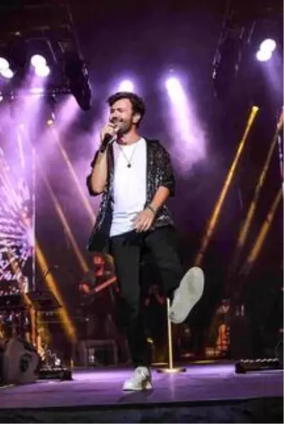 Yalın'dan 23 Nisan'a özel video! Yalın'dan 23 Nisan'a özel video!