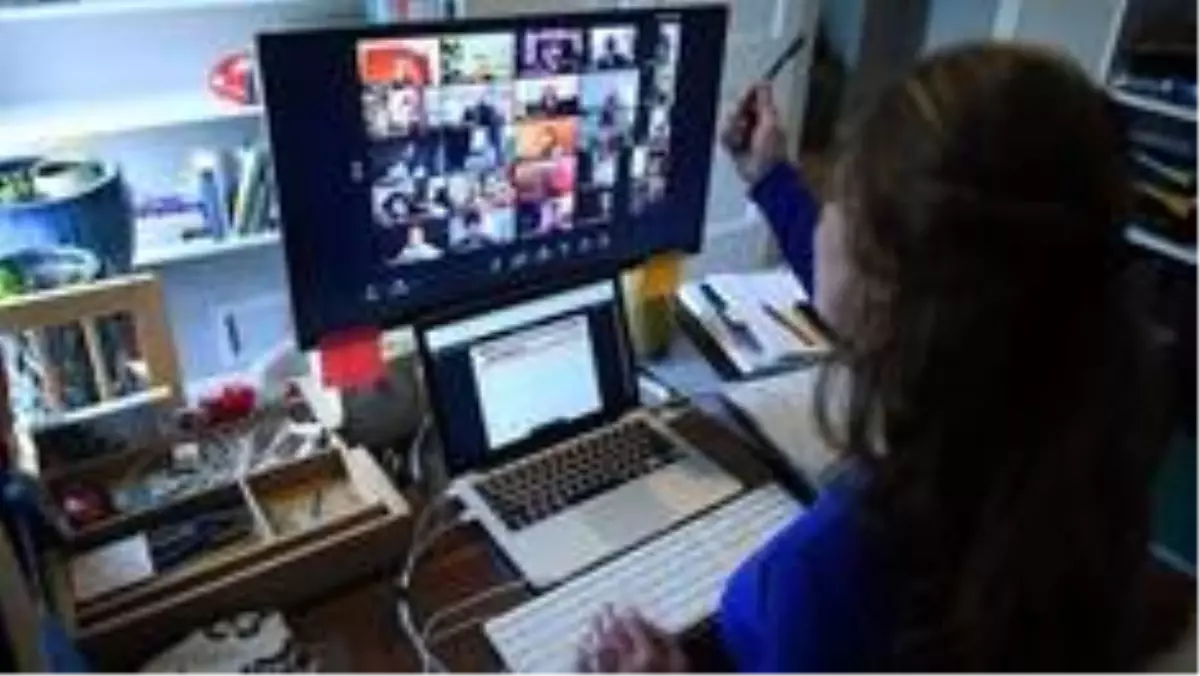 Hollanda'daki okulların çoğu güvenlik gerekçesiyle Zoom kullanımını yasaklıyor