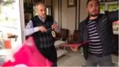 23 Nisan'da 23 mahalle, 23 sokakta çocuklara uçan balon ve bayrak sürprizi 23 Nisan'da 23 mahalle, 23 sokakta çocuklara uçan balon ve bayrak sürprizi