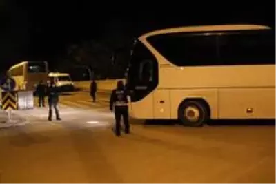Almanya'dan getirilen 279 Türk vatandaşı ile 50 Alman uyruklu yolcu karantinaya alındı Almanya'dan getirilen 279 Türk vatandaşı ile 50 Alman uyruklu yolcu karantinaya alındı