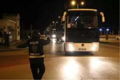 Almanya'dan getirilen 279 Türk vatandaşı ile 50 Alman uyruklu yolcu karantinaya alındı Almanya'dan getirilen 279 Türk vatandaşı ile 50 Alman uyruklu yolcu karantinaya alındı