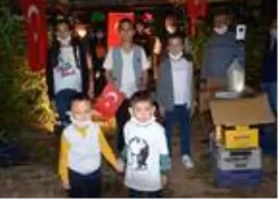 Antalya'da 23 Nisan coşkusu balkonlarda yaşandı (3) Antalya'da 23 Nisan coşkusu balkonlarda yaşandı (3)