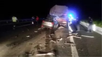 Balıkesir'de otomobille kamyon çarpıştı: 1 ölü