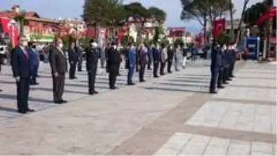 Çocuklar bayrama sesleriyle eşlik ettiler Çocuklar bayrama sesleriyle eşlik ettiler