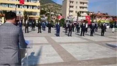 Çocuklar bayrama sesleriyle eşlik ettiler Çocuklar bayrama sesleriyle eşlik ettiler