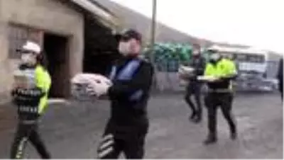 Çocukların 23 Nisan’ı kutlama isteğini polis yerine getirdi