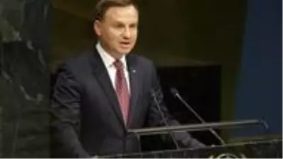 Covid-19 salgınında seçim: Devlet Başkanı Duda düşük katılımla açık ara kazanacak Covid-19 salgınında seçim: Devlet Başkanı Duda düşük katılımla açık ara kazanacak