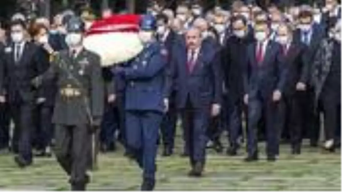 Devlet erkanı maskelerle Ata'nın huzurunda! Ankara'da kısıtlı tören