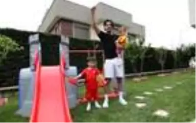 Futbolcular ve çocuklarından videolu 23 Nisan kutlamaları