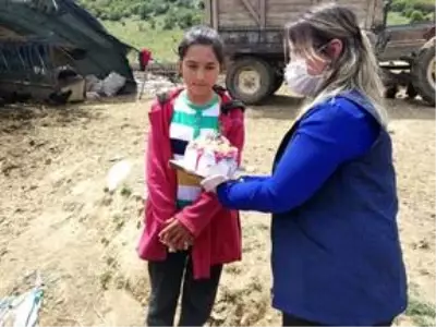 Kiraz'da 23 Nisan'da doğan çocuklar unutulmadı Kiraz'da 23 Nisan'da doğan çocuklar unutulmadı