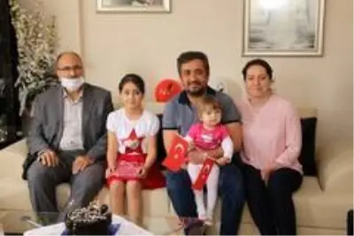 Kula'da 23 Nisan doğumlu çocuklara sürpriz kutlama Kula'da 23 Nisan doğumlu çocuklara sürpriz kutlama