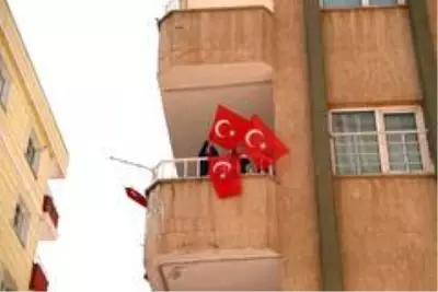 Mardin'de 23 Nisan doğumlu çocuklara sürpriz kutlama Mardin'de 23 Nisan doğumlu çocuklara sürpriz kutlama