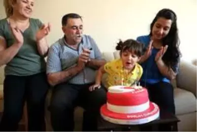 Mardin'de 23 Nisan doğumlu çocuklara sürpriz kutlama Mardin'de 23 Nisan doğumlu çocuklara sürpriz kutlama