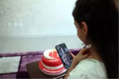 Mardin'de 23 Nisan doğumlu çocuklara sürpriz kutlama Mardin'de 23 Nisan doğumlu çocuklara sürpriz kutlama